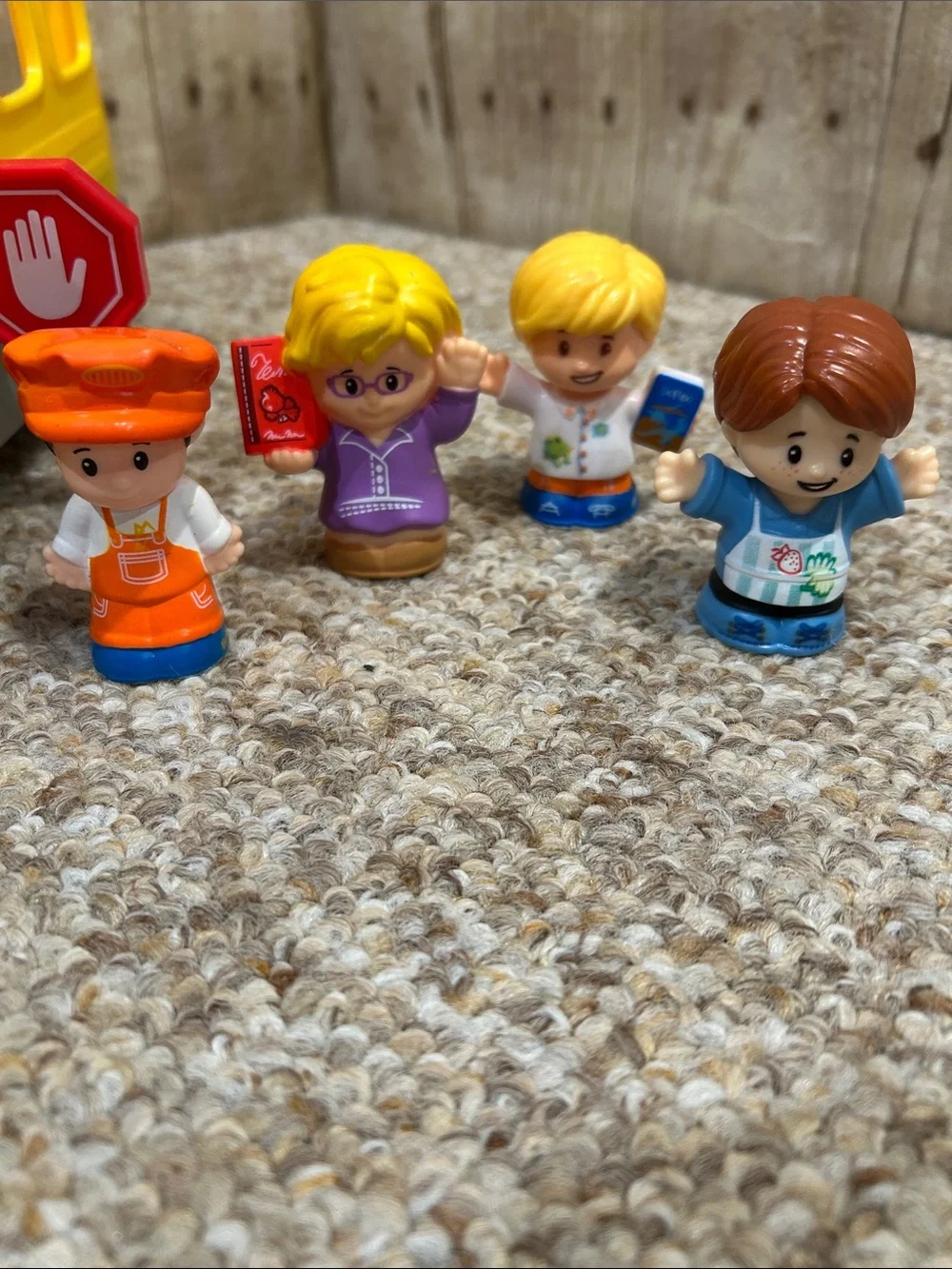 Fisher Price Little People Big Yellow School Bus Musical Light Up w/ 4 Figures